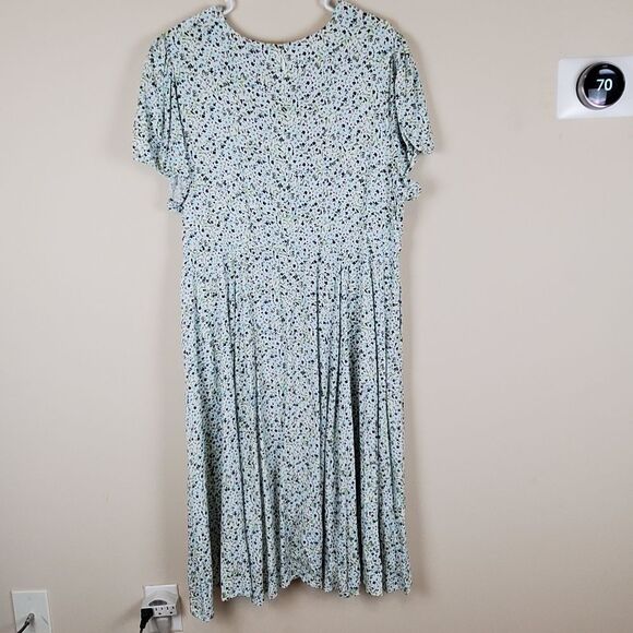Torrid Ditst Floral Cloud Dancer Midi Challis Surplice Dress Size 22 - Picture 8 of 13